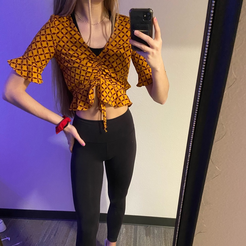 ⭐️FOREVER 21 CROP TOP⭐️